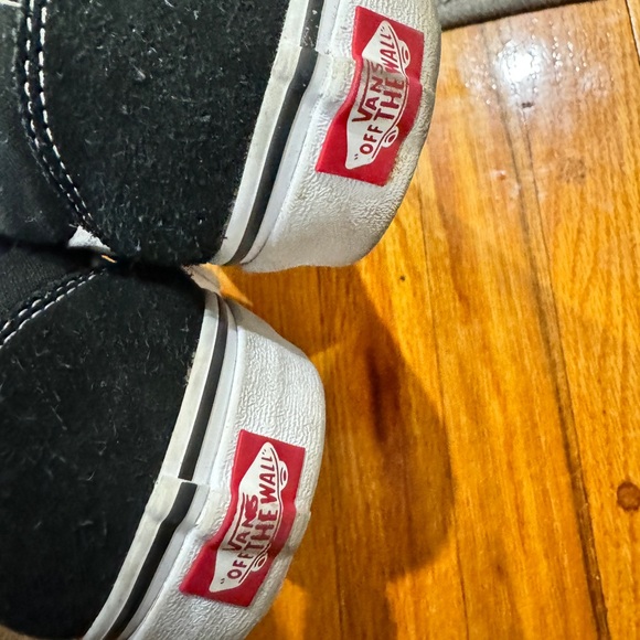 Vans - Picture 3 of 4